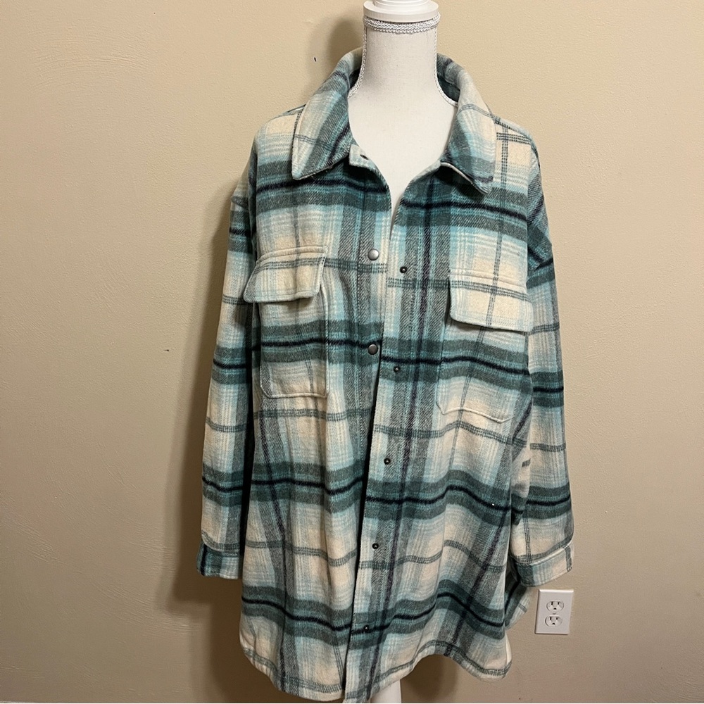 Old Navy Oversized Brushed Plaid Shacket - Picture 3 of 8